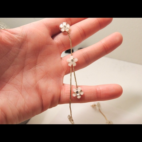🌸Dainty Flower Dangles🌸 - Picture 5 of 6